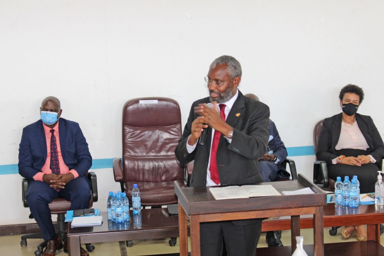 Vice Chancellor, Prof. Stephen Kiama addressing staff at Faculty of Health Sciences.