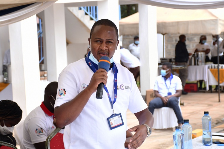 Dr. Robert Kariuki medical officer in charge Ruaraka Sub-county addressing mothers in attendance.  t