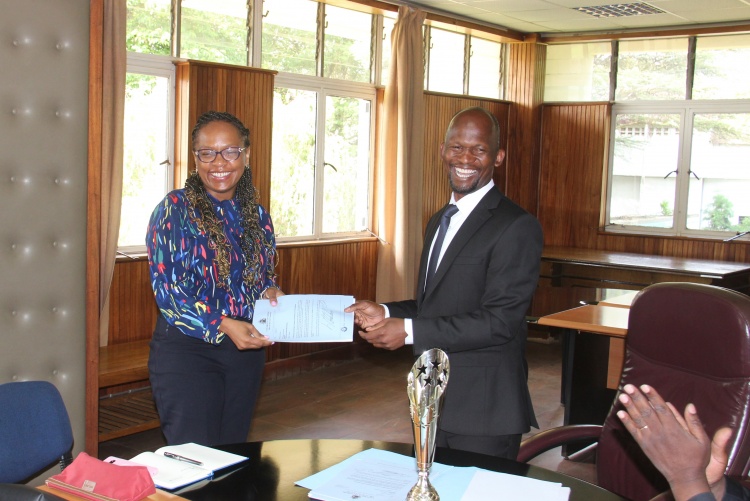 Faculty of Health Sciences Dean Prof. George Osanjo(R) with Dr. Marriann Mureithi, Chair Department of Medical Microbiology and Immunology during the signing of the 2022/2023 performance contract.