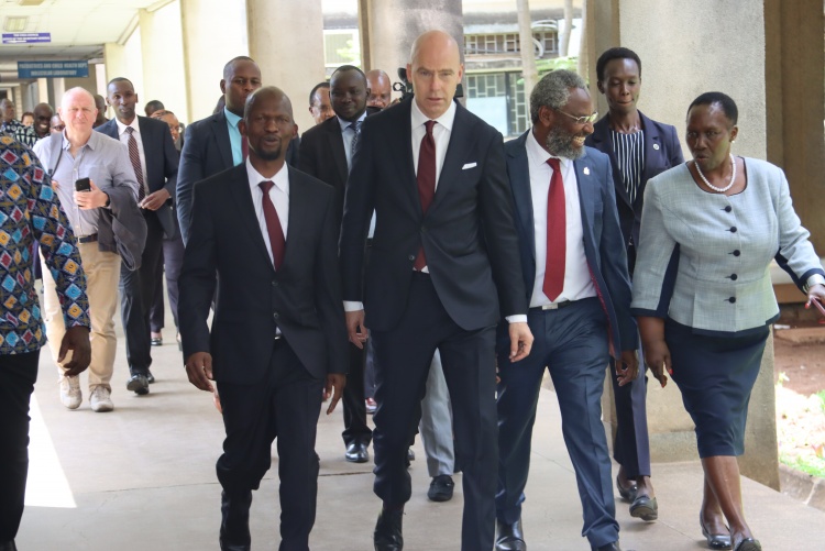 NEW CHANCELLOR'S VISIT 