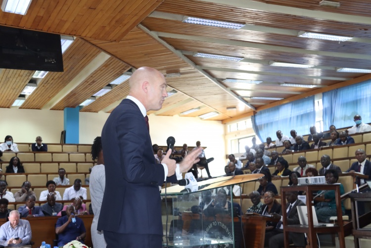 NEW CHANCELLOR'S VISIT 