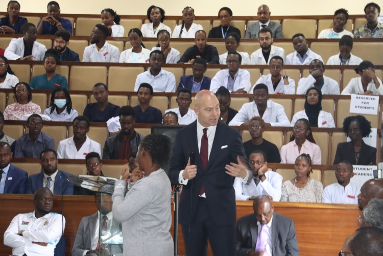 NEW CHANCELLOR'S VISIT 