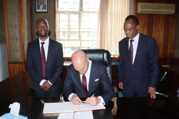 NEW CHANCELLOR'S VISIT 