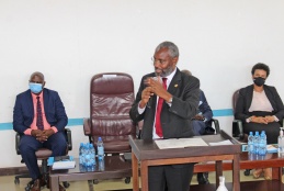 Vice Chancellor, Prof. Stephen Kiama addressing staff at Faculty of Health Sciences.